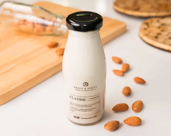 Almond Milk (200 ml) by Balls & Juices